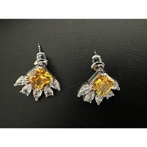 Golden color earring